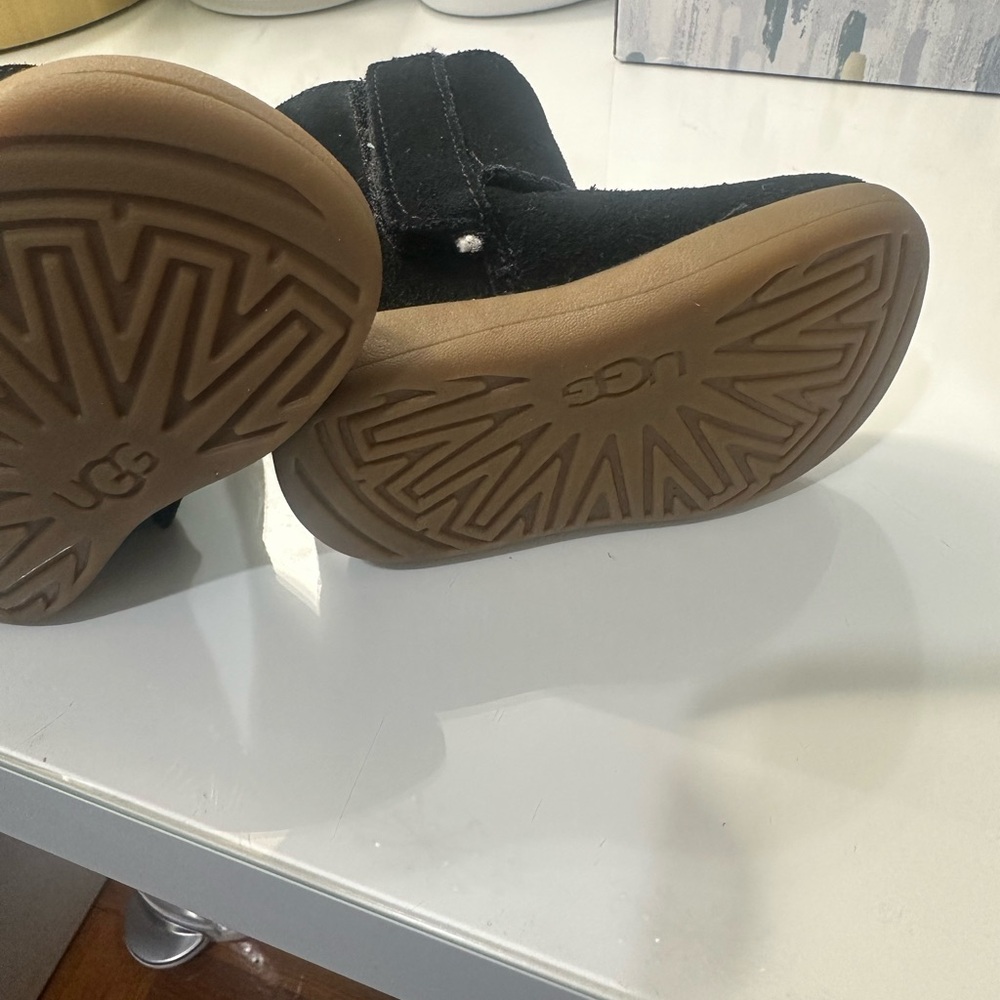 NWT Uggs baby boots - Picture 4 of 6